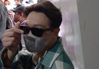 'Lawak Sumpah!' Dimaki Razman Arif Nasution, Richard Lee Malah Ketawa dan Acungi Simbol Sarangheyo