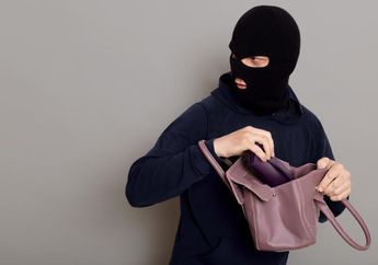 Viral Video Aksi Pencopetan di Gang Kecil, Reaksi Warga saat sang Ibu Teriak Jambret Jadi Sorotan Netizen, Dituding Sudah Kerja Sama dengan Si Copet