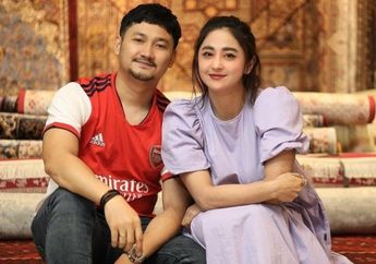 Dewi Perssik Digugat Cerai sang Suami, Momen Angga Wijaya Berikan Gaji Pertama Sebagai Nafkah untuk sang Biduan Auto Jadi Sorotan Warganet