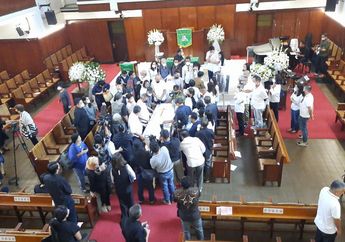 'Satu Setengah Bulan Mama Berjuang', sang Anak Ungkap Detik-detik Terakhir dan Tekad Rima Melati untuk Bertahan Hidup