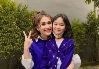 Kompaknya Ayu Ting Ting dan Bilqis Kenakan Baju Couple dan Hijab di Hari Raya Idul Adha, Anggun dan Santun!