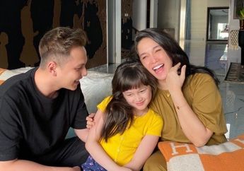 'Beruntung Punya 3 Nenek 3 Kakek' Berlibur ke Kalimantan, Ussy Sulistiawaty Kenalkan Anak pada Keluarga Besar Mantan Suami