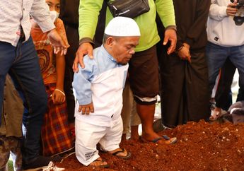 Tegar, Ucok Baba Antarkan Jenazah Dicky Topan ke Tempat Peristirahatan Terakhir