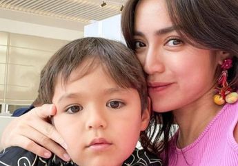 Muka Bule Lidah Lokal, El Barack Ternyata Suka Jajanan Gerobak Pinggir Jalan