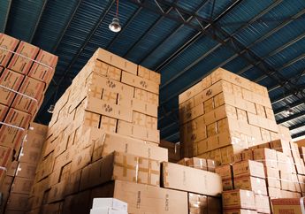 'Pantes Boksnya Peyok', Viral Video Tumpukan Paket Dilempar Sembarangan Tak Tentu Arah, Kurir Ekspedisi Auto Kena Hujat Netizen hingga Bikin Khawatir Belanja Online