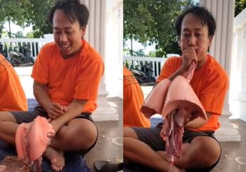 Ngakak! Viral Seorang Pria Tiup Paru-Paru Sapi sampai Mengembang Bak Sangkakala, Netizen Justru Soroti Pakaiannya yang Tak Biasa