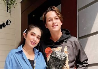 Pantas Saja Brondong Tampan Auto Kepincut, Ussy Sulistiawaty Terlihat Bak ABG Saat Pake Seragam SMA Meski Usianya 41 Tahun, Istri Andhika Pratama Banjir Pujian!