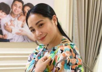 Asyik Olahraga Tenis Bareng Raffi Ahmad, Penampilan Nagita Slavina yang Modis dengan Jaket Pink Gonjreng Berharga Fantastis Jadi Sorotan: Harnya Bikin Lunas Utang!