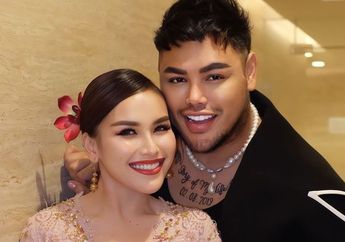 Pamer Foto Mesra Super Nempel Bareng Ivan Gunawan, Ayu Ting Ting Tampil Anggun dan Memukau Bak Putri Melayu!