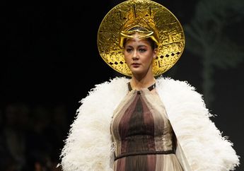 Fenomena Citayam Fashion Week, Aksi Paula Verhoeven Gandeng Bonge Catwalk di Sudirman Bikin Heboh!