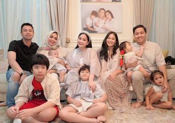 Berstatus Janda Kaya Raya, Rieta Amilia Ternyata Hobi Kruntelan Bareng Anak dan Cucu-cucunya, Tengok Potretnya yang Seranjang 8 Orang!