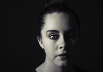 Arti Mimpi Menangis Bukan Hanya Ungkap Kondisi Psikis, Bisa Jadi Sinyal Putus Cinta hingga Siap Naik Pelaminan