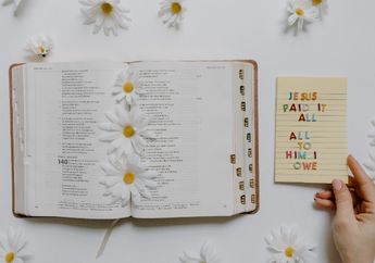 Arti Mimpi Baca Alkitab Isyaratkan Adanya Impian yang Terpendam, Pertanda Baik atau Buruk yang Akan Terjadi?