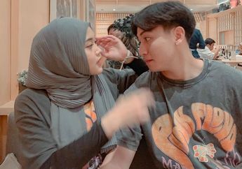 Ngaku Introvert dan Susah Menerima Orang Baru, Momen Mesra Putri Delina dan Jeffry Reksa Saat Pacaran Jadi Sorotan Warganet