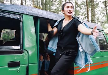 Gaya Kocak Ussy Sulistiawaty Cosplay Jadi Kenek Angkot, Ternyata Bergaya Mewah Kenakan Jaket Belasan Juta!