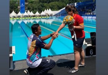 So Sweet! Putri Ketua Umum NPC Indonesia Dilamar Seusai Pertandingan Para-Renang ASEAN Para Games 2022 di Samping Kolam Renang