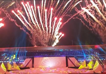 Kece Abis! Perayaan Closing ASEAN Para Games 2022 Menampilkan Sederet Penyanyi Ternama, Momen Yura Yunita Tampil di Atas Panggung Diiringi Kembang Api Sedot Perhatian