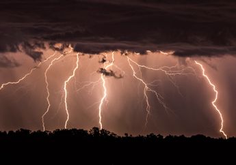 Arti Mimpi Tersambar Petir Ternyata Tak Selalu Buruk, Konon Anugerah Luar Biasa Akan Menghampiri Hidup Anda