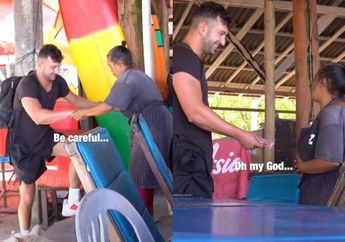 Viral Video Social Experiment Wanita Tua Menolong Turis Asing yang Pura-Pura Baru Kecelakaan, Netizen Justru Kagum Hingga Salah Fokus dengan Hal Ini