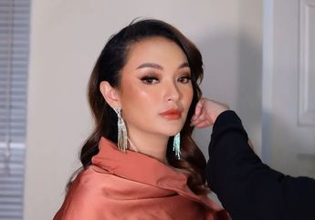 Kecantikan Ibunda Zaskia Gotik Bikin Melongo, Awet Muda di Usia Senja, Penampilan Sederhananya Kini Jadi Sorotan