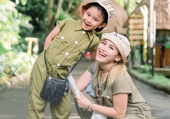 Bikin Meng-iri, Ayu Ting Ting Bangga Bilqis Bisa Foto Bareng Grup Kpop Secret Number hingga Diajak Tos Salah Satu Membernya Ini: Putriku Tersenyum Terus