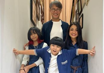 Ajarkan Cara Memaknai Hari Kemerdekaan, Nirina Zubir dan Ernest Cokelat Ajak Anak Nyanyikan Lagu Indonesia Raya di Rumah