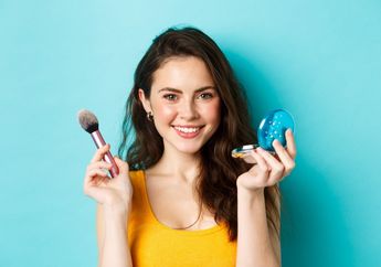 4 Rekomendasi Powder Foundation yang Praktis dan Mudah Digunakan, Di Bawah Rp100 Ribu!