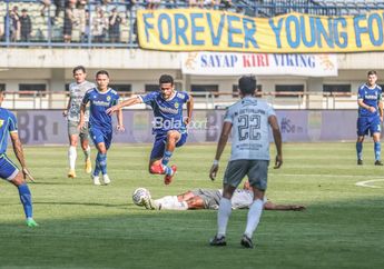 Perjudian Luis Milla Malah Berujung Petaka, Ricky Kambuaya Cedera Lagi saat Laga Persib Vs Arema FC