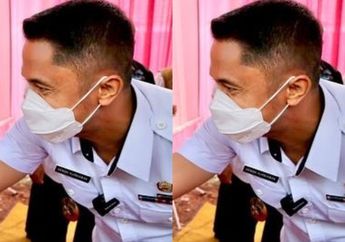 Banting Setir dari Bintang Sinetron Jadi Pejabat Kelas Atas, Aktor Ganteng Ini Tak Malu Makan Gorengan di Warung Kaki Lima, Aksi Santainya Tuai Pujian: Kasep Pisan!