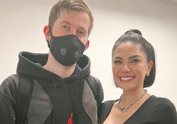 Nikita Mirzani Pakai Outfit Minim Bahan Saat Ketemu Alan Walker, Netizen Kagum dengan Kelakuan Sang DJ Internasional yang Sama Sekali Nggak Lakukan ini Saat Bertemu Nyai