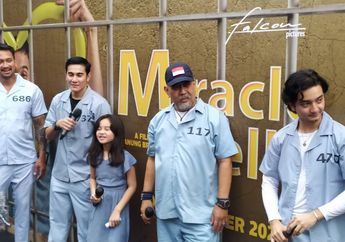 Launching Soundtrack Film Miracle In Cell No 7, Para Pemain Nyanyi Lagu di Balon Udara di Depan 'Ratusan Pidana'