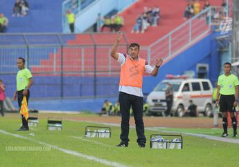Sempat Menolak untuk Mundur, Eduardo Almeida Akhirnya Resmi Lengser dari Kursi Pelatih Arema FC