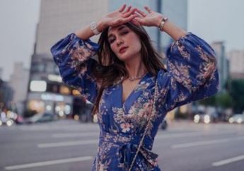 Mejeng di Pinggir Laut dengan Gaya Super Sederhana Meski Huni Istana Rp 45 Miliar, Luna Maya Tenteng Tas Jaring-jaring Seharga Rp 27 Jutaan, Tengok Penampakannya!