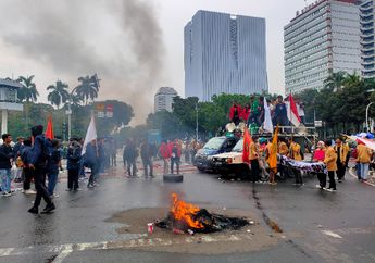 Demo Tolak Kenaikan BBM, Mahasiswa Bakar Ban di Patung Kuda, 3.850 Petugas Dikerahkan!