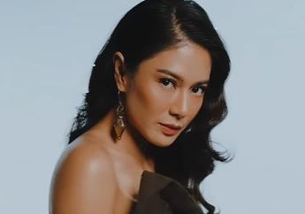 Jatuh ke Pelukan Cucu Mantan Menteri Era Soekarno, Gaya Dian Sastro Saat Ribet Bopong Anak Justru Tuai Sorotan, Netizen Salfok dengan Kemolekan Alami sang Artis