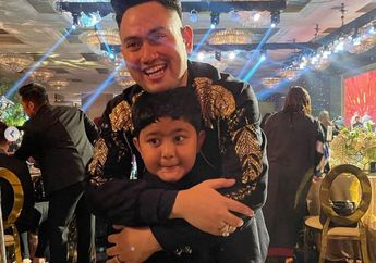 'Dalam Hatinya Terharu' Akhirnya Bertemu Lagi, Anak Kandung Nassar Malah Canggung, Begini Kata Suami Muzdalifah