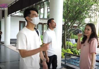 Kekayaan Triliunan Sultan Andara Kalah Telak? Raffi Ahmad Auto Minder dan Norak Lepas Sepatu Saat Bertandang ke Rumah Gedongan Vokalis Band Istri Pengusaha Kaya Raya Ini