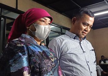 'Orang Itu Salah Banget!' Ibunda Fuji, Dewi Zuhriati Buka Suara Usai Menangis saat Jualan di Live TikTok