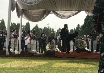 'Tak Diragukan Lagi' Pimpin Upacara Pemakaman Ketua Dewan Pers, Menko PMK Kenang Sosok Azyumardi yang Banyak Berjasa di Bidang Sosial Budaya