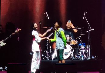 Lyodra Ajak Penonton We The Fest 2022 ke Atas Panggung, Salah Tingkah Saat Nyanyi Sambil Berpegangan Tangan!