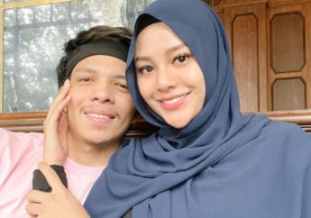 Detik-detik Atta Halilintar Jatuh Tersungkur saat Gandeng Aurel Hermansyah di Acara Mitoni, Netizen Ketar-ketir Khawatirkan Hal ini