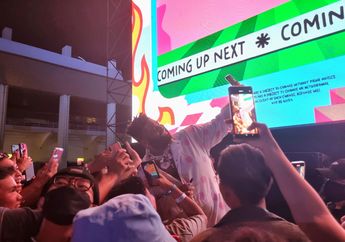 Pink Sweats Meet And Greet Dadakan di We The Fest 2022, Interaksi Langsung dengan Penggemar Sampai Beri Fan Service ini!
