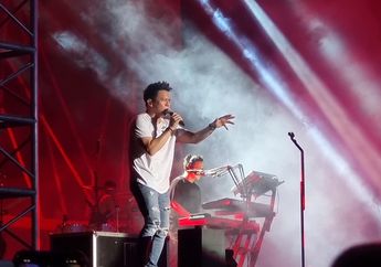 Mengaku Sudah Jadi Bapak-Bapak, Ariel NOAH Tetap Energik Hibur Penonton We The Fest 2022