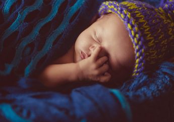 Semua Orangtua Akhirnya Bisa Tidur Tenang, Riset Ungkap Cara Menidurkan Bayi dengan Rumus 5-8, Begini Penjelasannya