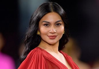 Ariel Tatum Tampil Anggun Bak Dewi di Paris Fashion Week, Yuk Intip Penampilannya dalam yang Sukses Bius Mata Netizen