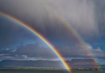 Arti Mimpi Melihat Pelangi di Laut Pertanda Baik Bagi yang Mengalaminya, Hal Ini yang Akan Terjadi