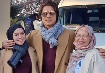 Ibu Rizky Billar Dapat Hadiah Tas Branded dari Putra Tercinta, Netizen: Kak Billar Suami Idaman