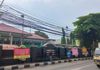 Sidang Ferdy Sambo dan Putri Candrawathi Digelar, Karangan Bunga Hiasi Pengadilan: Tandanya Kita Monitor Sidang Kasus Brigadir J!