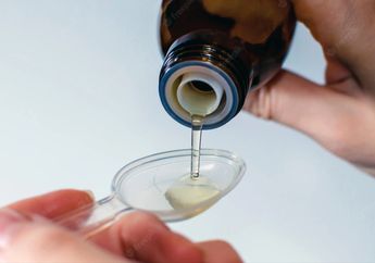 Kasus Gangguan Ginjal Akut pada Anak Merebak, Kemenkes Instruksikan Apotek untuk Stop Sementara Penjualan Obat Batuk Cair