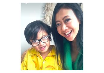 Cerita Asri Welas Saat Tahu Putranya Idap Katarak Kongenital Sejak Lahir 